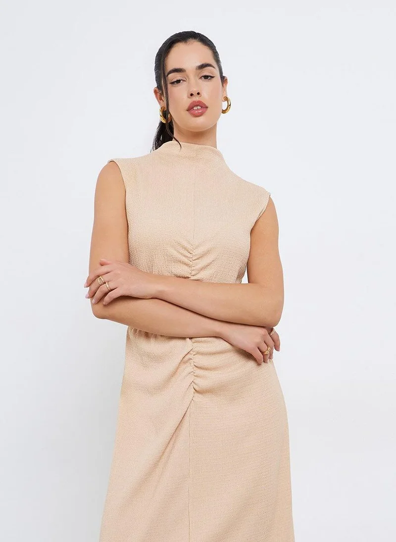 ستايلي فستان طويل بحافة واسعة بلا أكمام